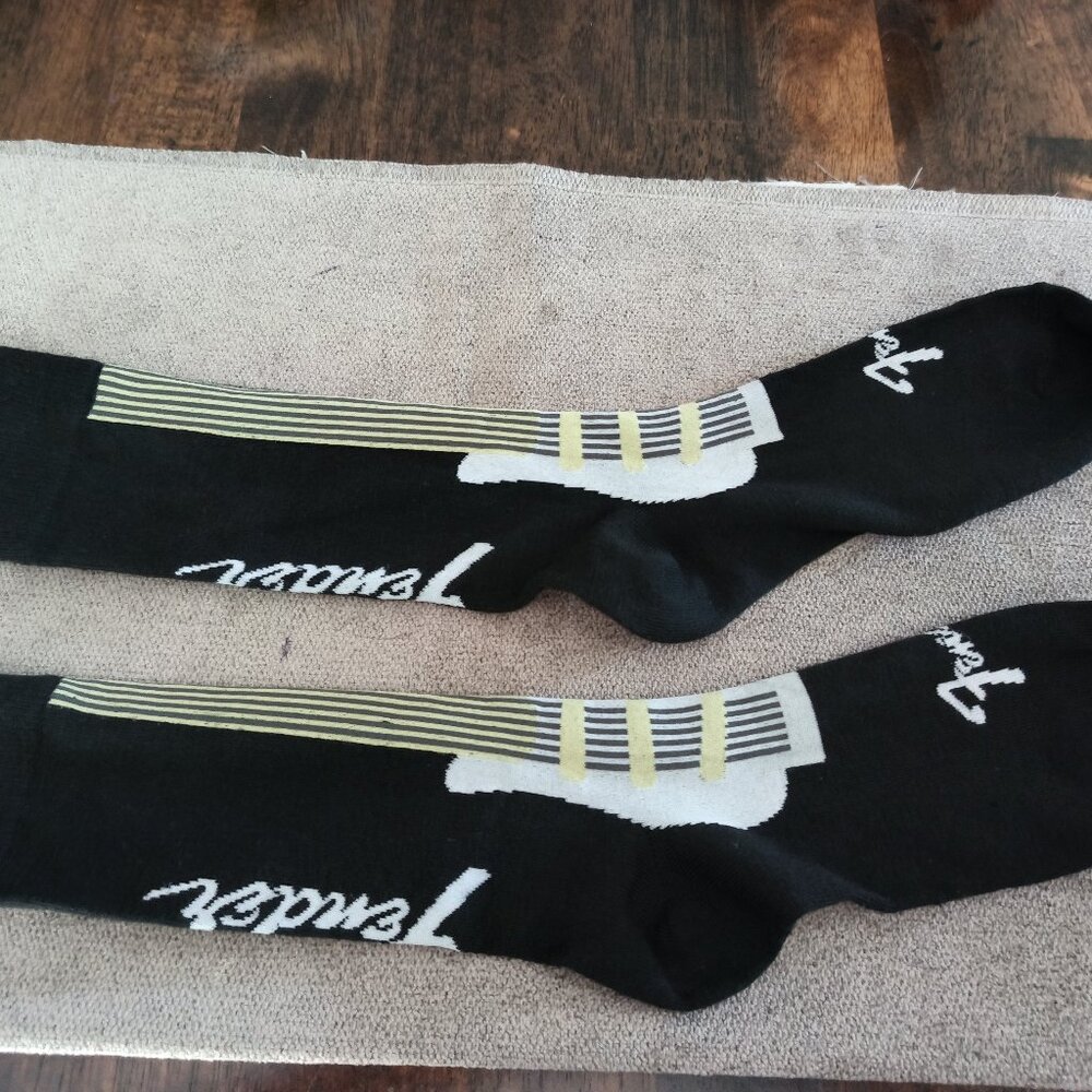 FENDER GUITAR MEN'S SOCKS SIZE 8 - 11